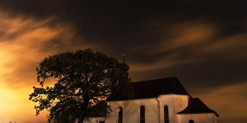 兴达模具解析：汽车轻量化浪潮下，复合材料模具制造的难点与创新解决方案