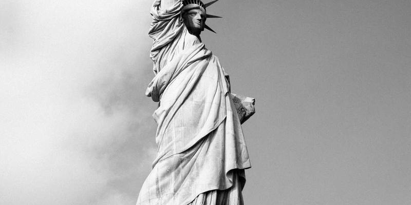 模具制造新高度：超精密光学模具的纳米级加工技术解析